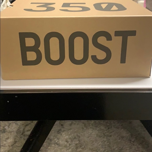 Yeezy Boost 350 V2 - Picture 3 of 8